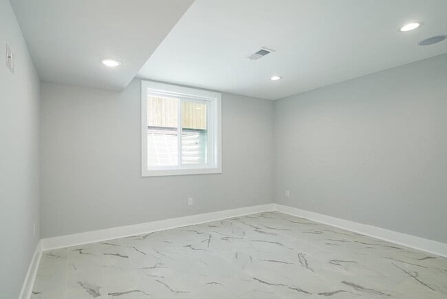 Building Photo - 2336 N Mascher St