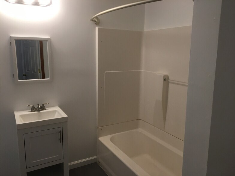 Building Photo - 50 Boundary St