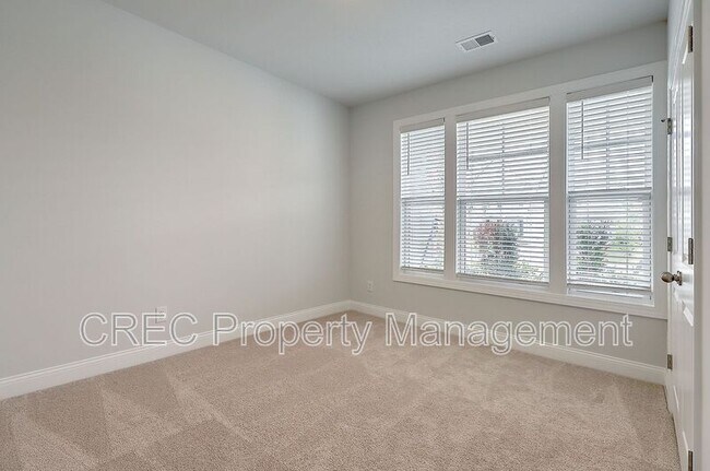 Building Photo - 166 Whaler Ave