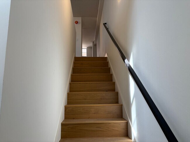 Building Photo - One bedroom loft in Midtown OKC!