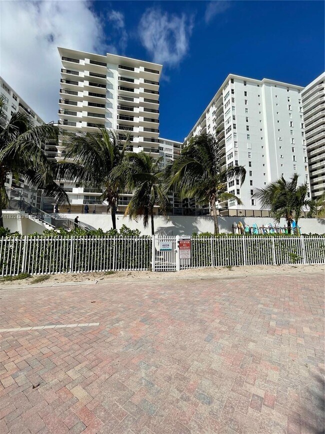 Building Photo - 6039 Collins Ave
