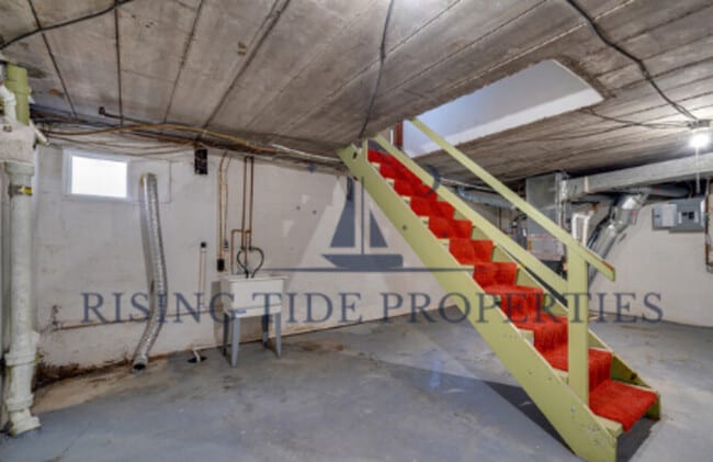 Building Photo - 2500 Marimont Dr