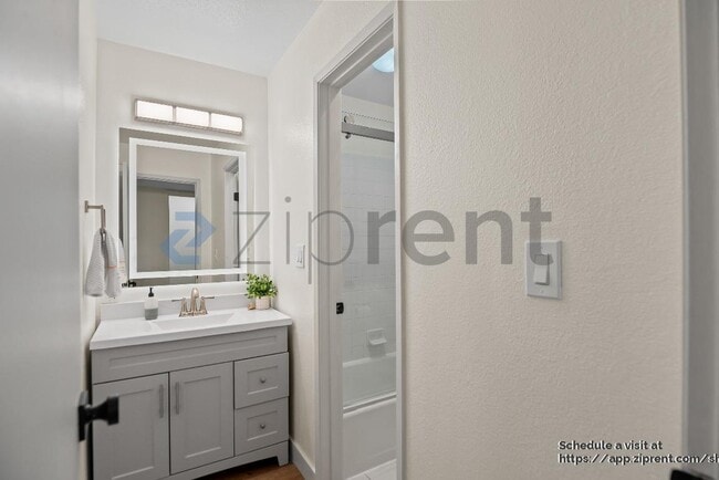 Building Photo - 291 Tradewinds Dr