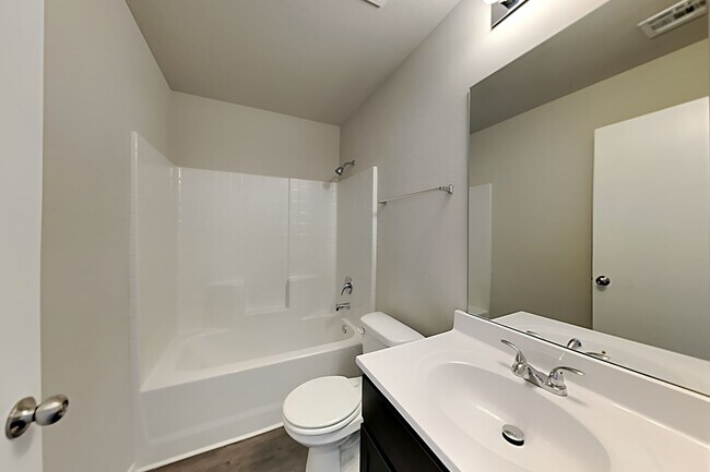 Building Photo - Very Nice 4 Bedroom 2 Bath in El Reno Schools