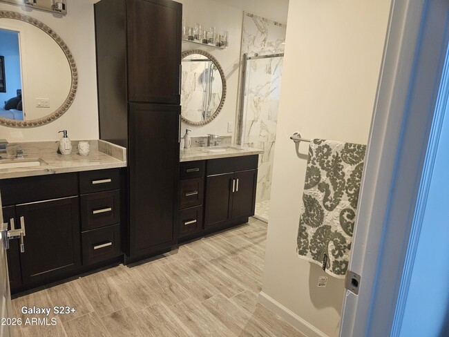 Building Photo - 2817 N 71st Pl