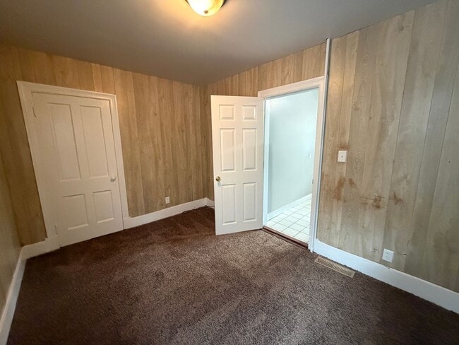 Building Photo - 810 Huestis Ave