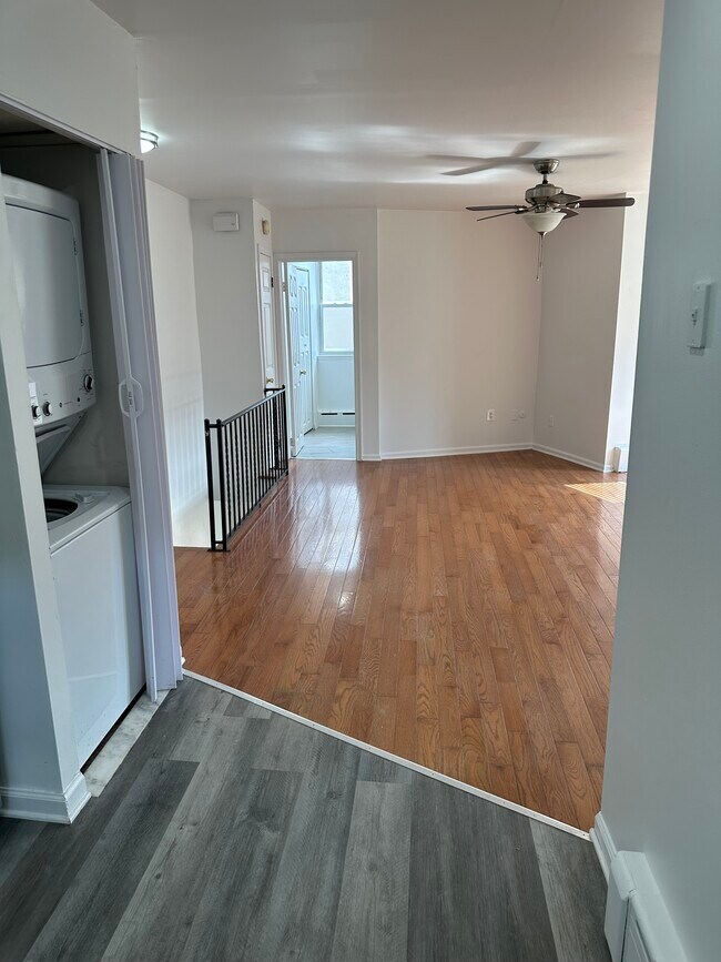 Building Photo - 909 W Moyamensing Ave