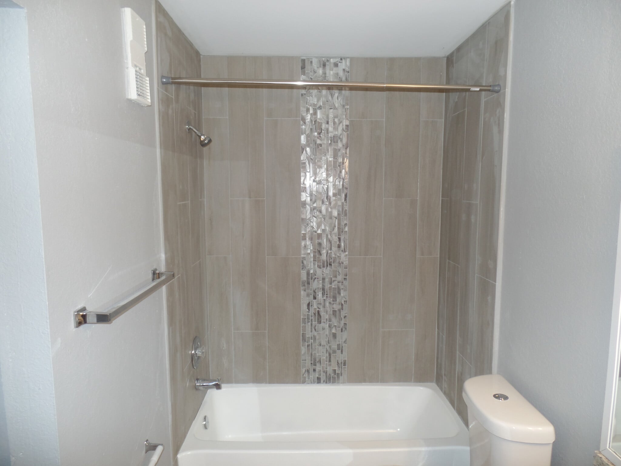 Building Photo - 3350 Pinewalk Dr N