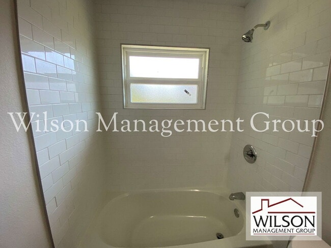 Building Photo - 1904 SW Rd