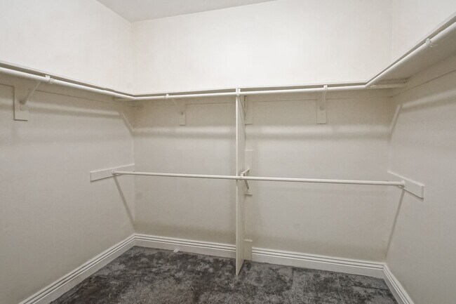 Building Photo - NICELY REMODELED, 2BR2.5BA, 1700 SQ FT CON...