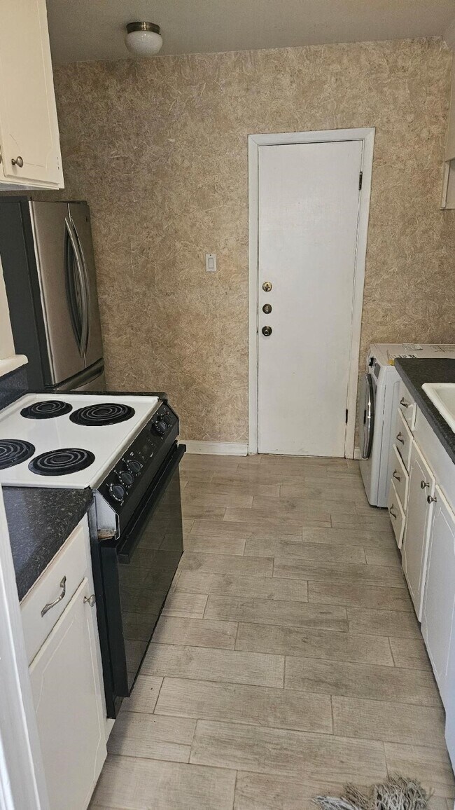 Building Photo - 2822 Briarhurst Dr
