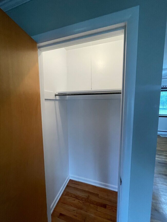 Building Photo - Three Bedroom Single Family Home in the Co...
