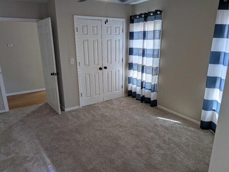 Building Photo - 3158 Oak St