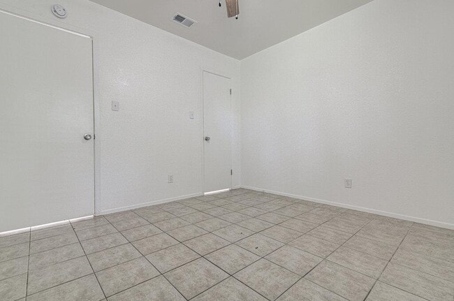 Building Photo - 805 Sirocco Dr