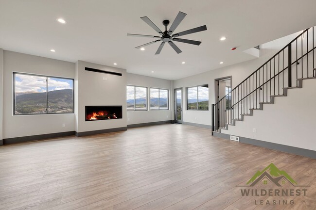 Building Photo - 348 Lake View Dr
