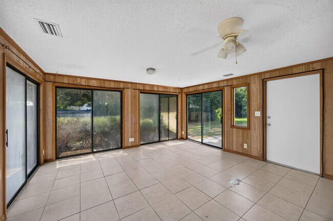 Building Photo - 328 Palos Ct