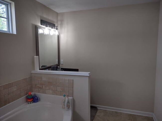 Building Photo - Great Four Bedroom Home in Elgin, SC!