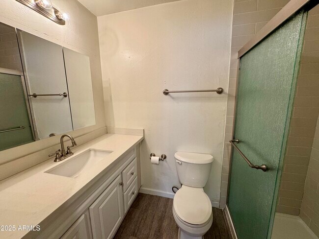 Building Photo - 930 N Mesa Dr