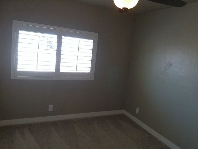 Building Photo - Spacious 4 bedroom 2 bath Double wide Available short term or long term