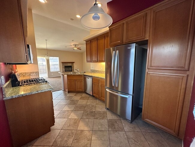 Building Photo - 3 Bedroom home in the beloved Joshua Tree area