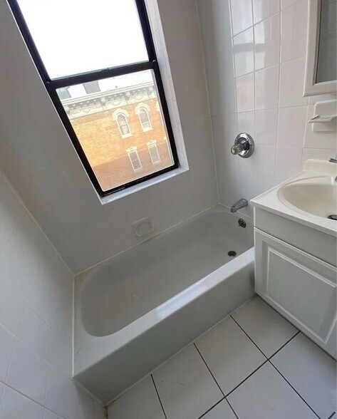 Building Photo - 801 21st St