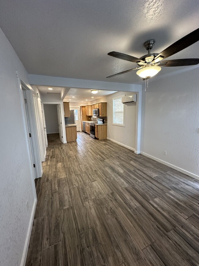 Building Photo - "Charming Little 3-Bedroom Gem on North 5th Street with Elegant Granite Touches!"