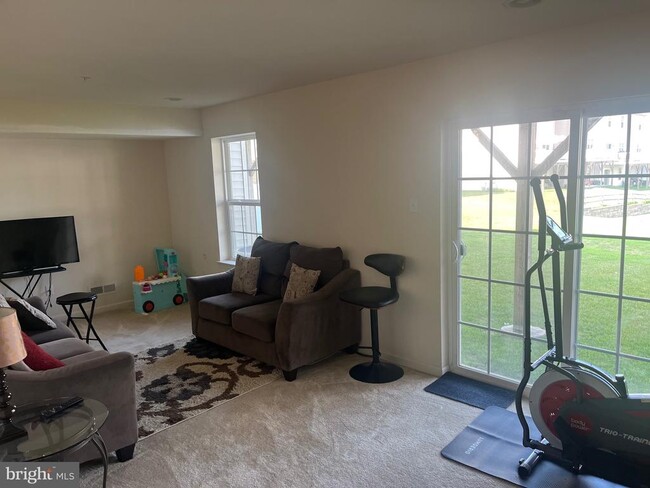 Building Photo - 141 Graystone Dr