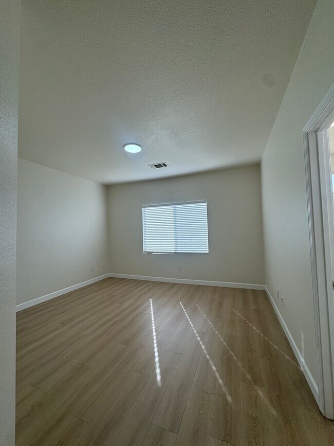 Building Photo - Located in a great neighborhood, Spacious 3-bedroom, 2-bath home with 2-car garage