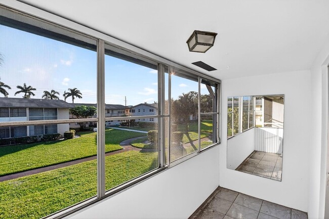 Building Photo - 46 Waltham B