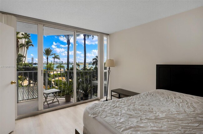 Building Photo - 7601 E Treasure Dr