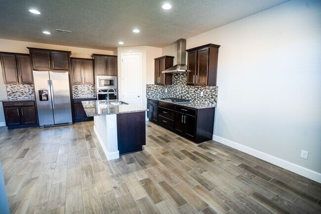 Building Photo - 6205 Redroot St NW