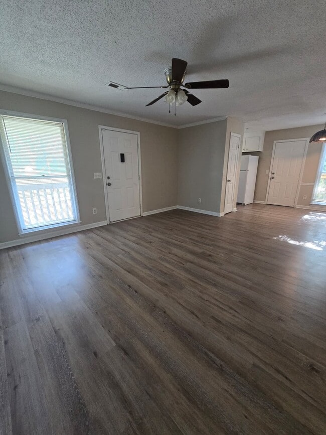 Building Photo - 4502 Bonnell Dr NW