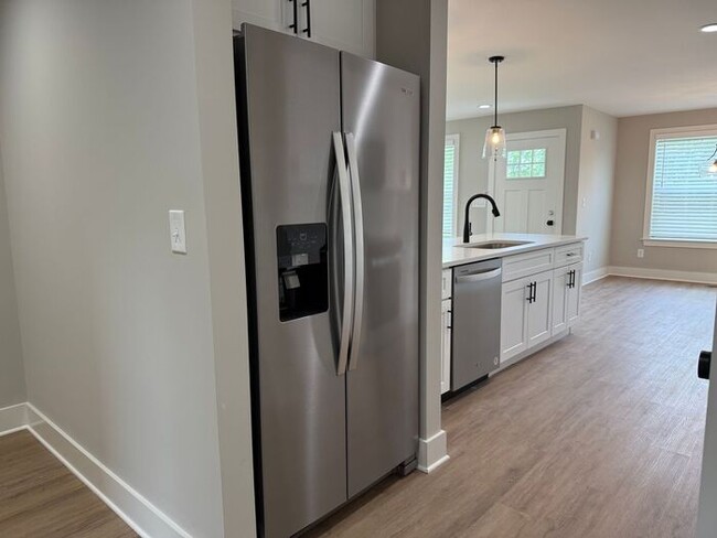 Building Photo - Lovely New Home in Old Hickory - Fenced in...