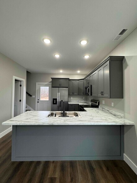 Building Photo - 56 Holloway Dr