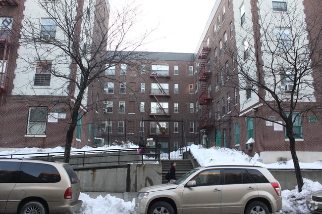 Building Photo - Kingsbridge Court