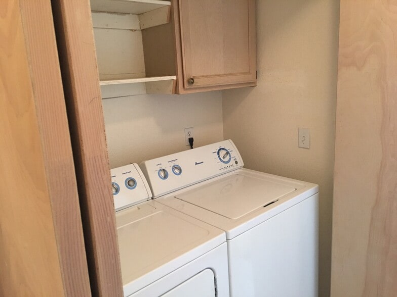 Washer and Dryer - 10710 Kimball St