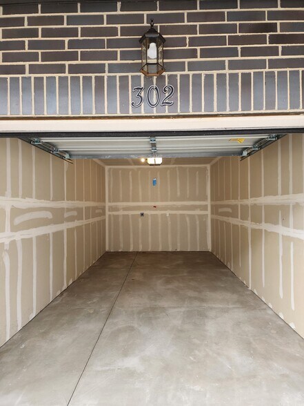 Building Photo - 4735 S Alder Dr