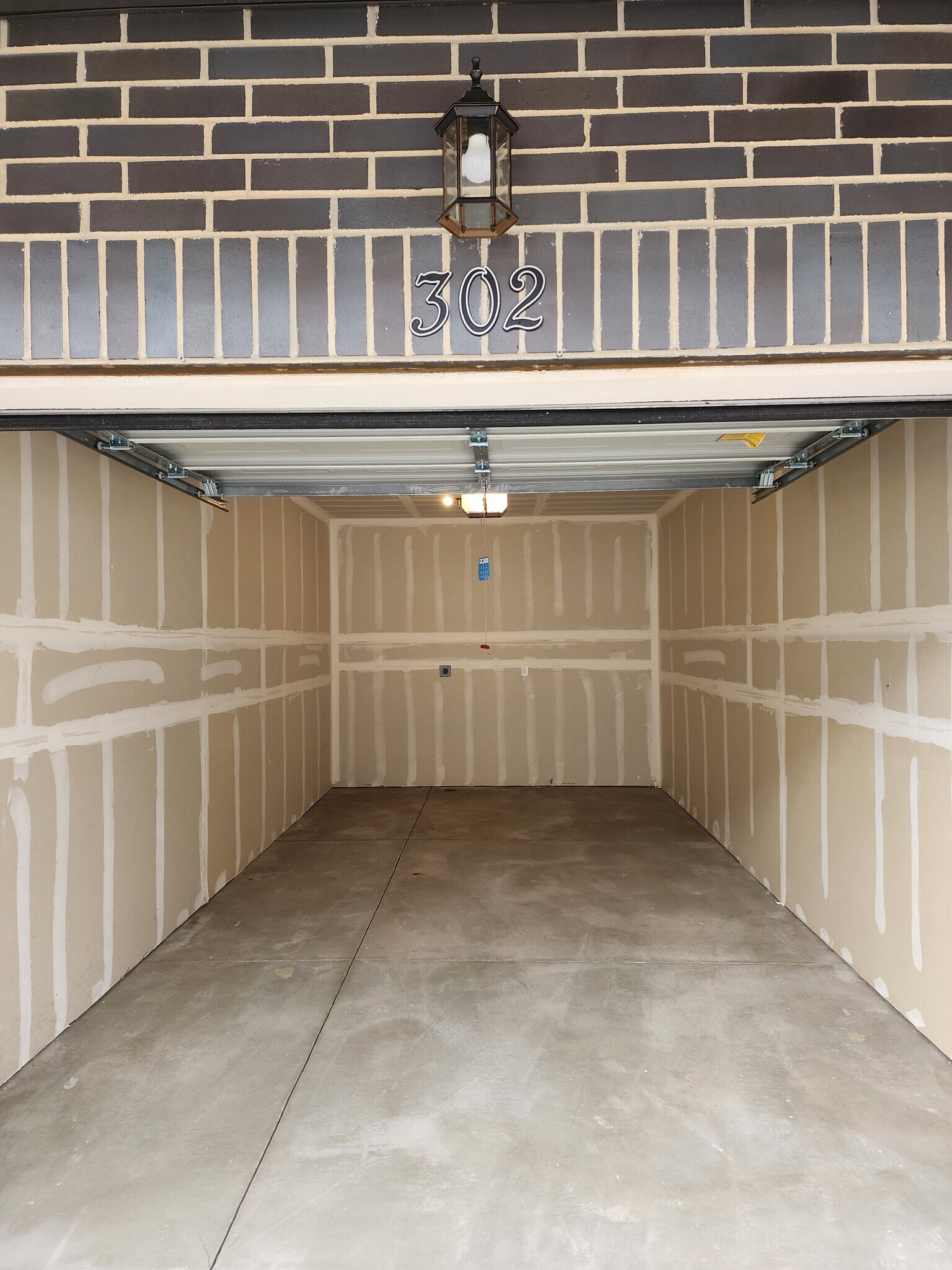 Building Photo - 4735 S Alder Dr