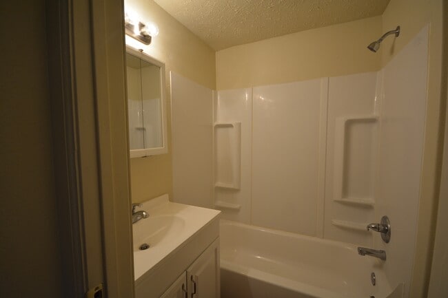 Building Photo - Rent this 2 Bedroom house with a 1 car garage.