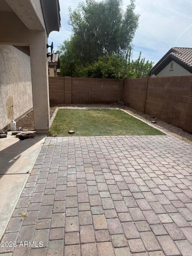 Building Photo - 2051 E Carla Vista Dr