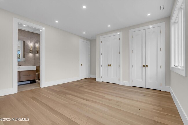 Building Photo - 19 Clarence Ave