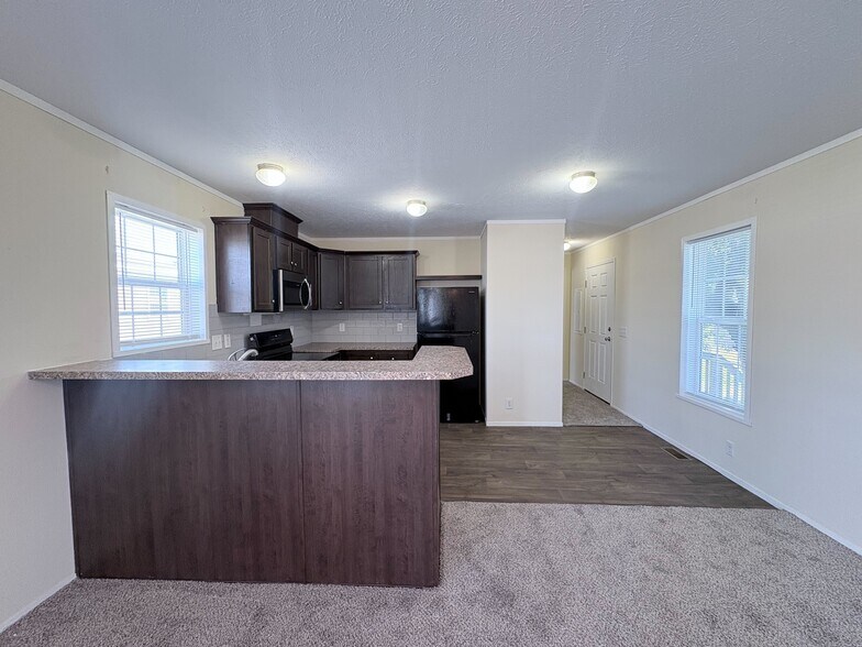 Building Photo - 10610 State Rte 762