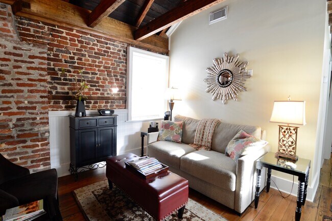 Building Photo - 80 Society St