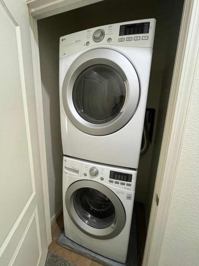 Building Photo - HAMPTON VILLAGE - 2 BR / 2 BA CONDO AVAILABLE NOW!