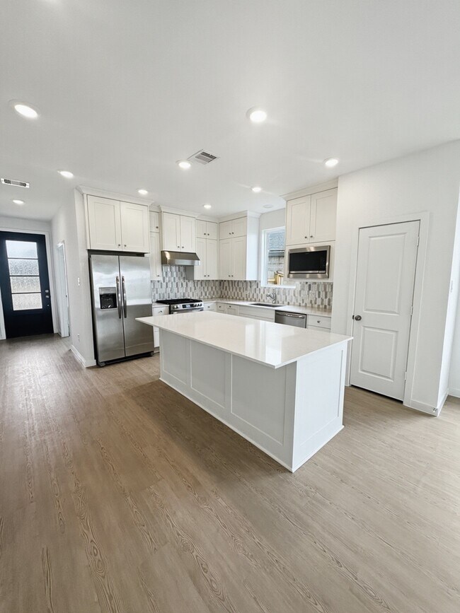 Building Photo - 26921 Carmine Red Ct