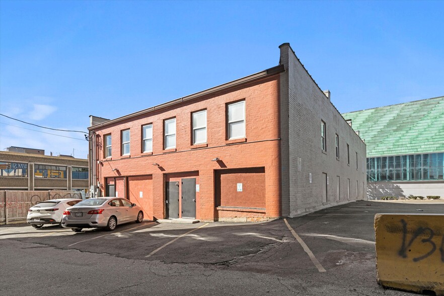 Building Photo - 1523 Oak St