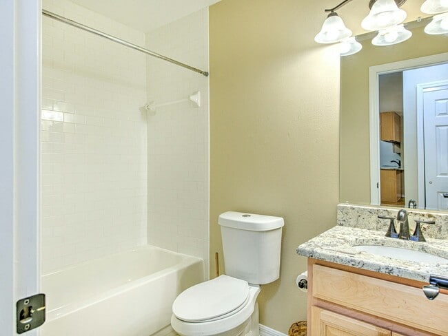 Building Photo - 538 Golden Raintree Pl