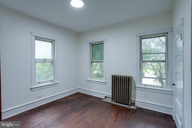 Building Photo - 422 Hainesport Lumberton Rd
