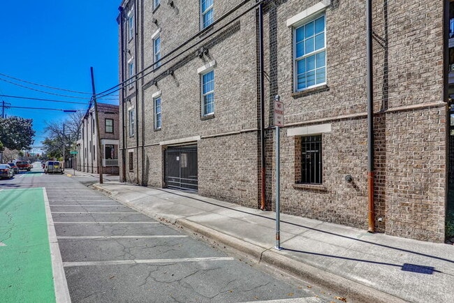 Building Photo - 425 East McDonough Street