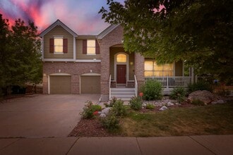 Building Photo - Stunning 4 bed, 4 bath on Corner Lot! Available Mid-August!